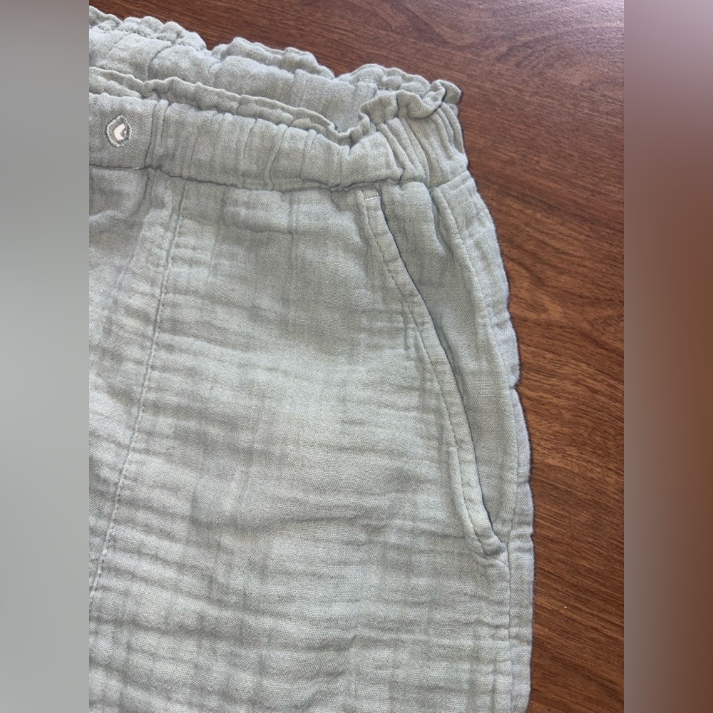 GAP Light olive Women’s Gauze Pull-On Shorts - Picture 2 of 6
